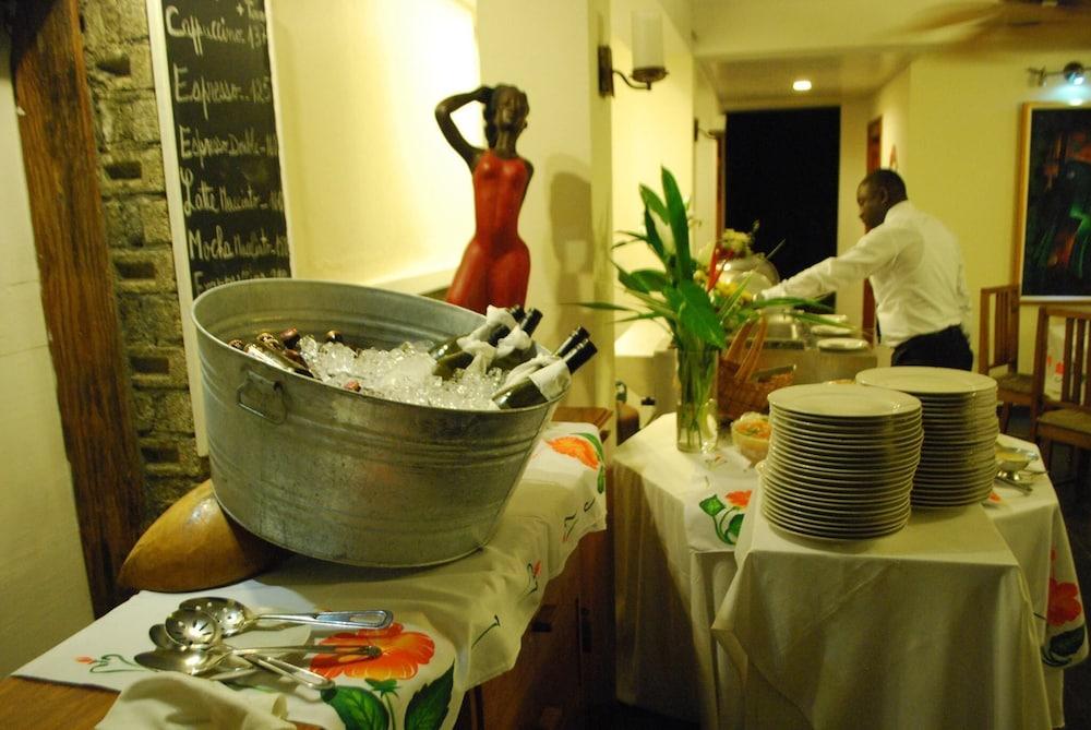 Hotel Restaurant Cyvadier Plage Jacmel Buitenkant foto